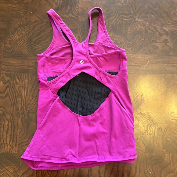 NWOT Lululemon Fuchsia Tank Top with Built-In Bra & Mesh Back Panel - Size 6 - Picture 3 of 7